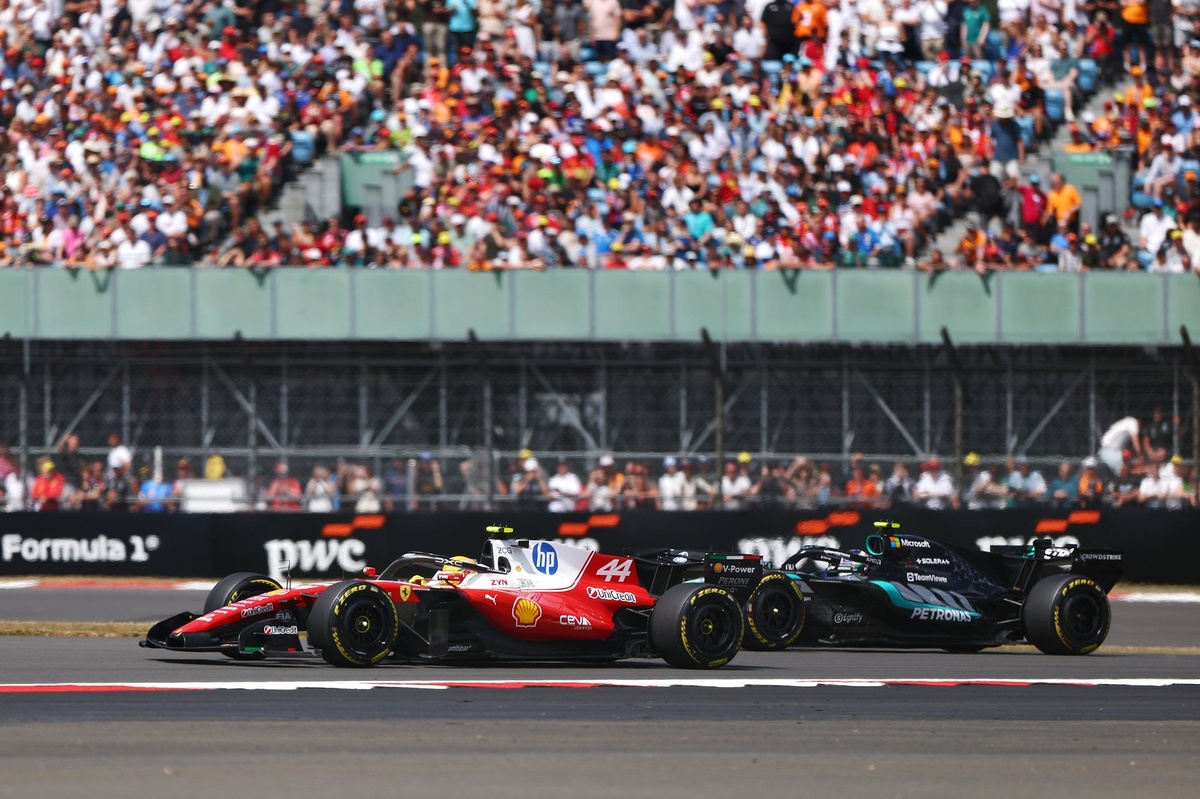 Hamilton aponta superioridade da Mercedes e dificuldades da Ferrari em Silverstone