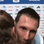 Messi encerra especulações com gesto carinhoso em entrevista na zona mista