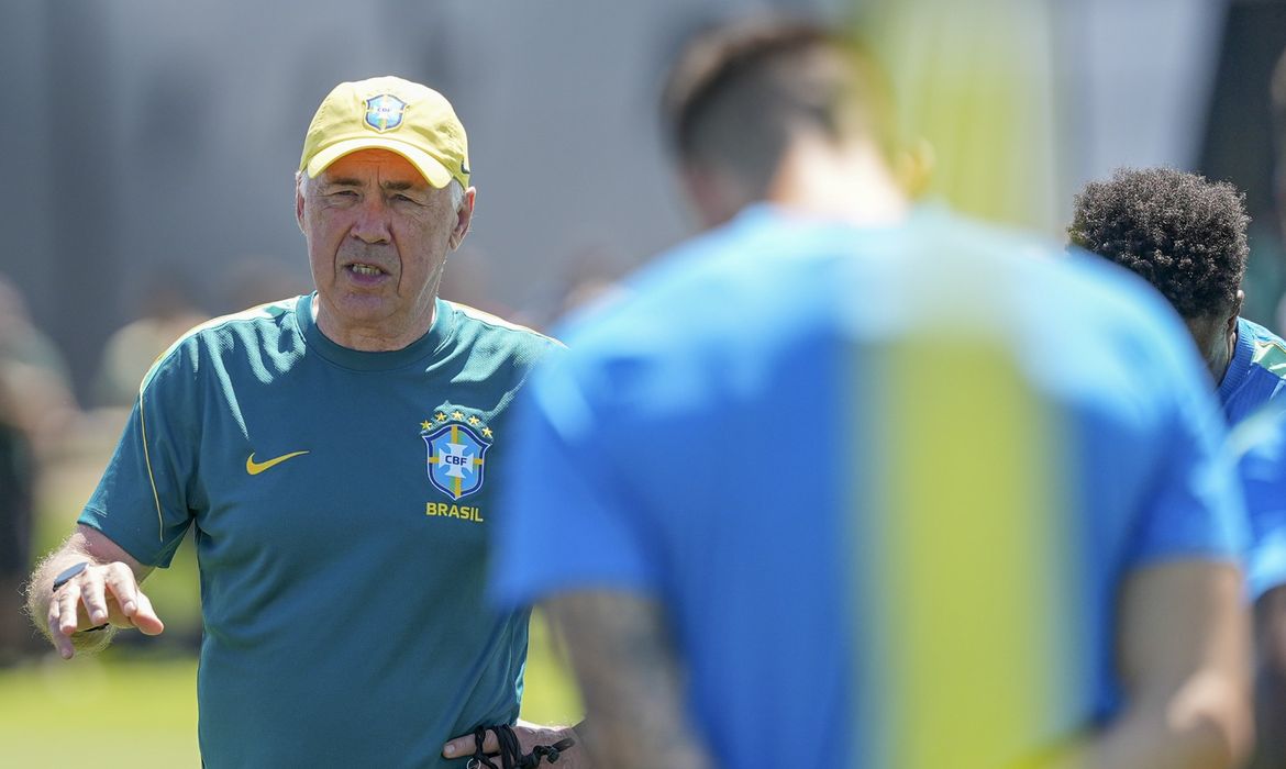 Ancelotti sinaliza Martinelli como favorito para substituir Paquetá