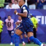 França avança e elimina Paraguai em duelo marcado pela rejeição à posse de bola