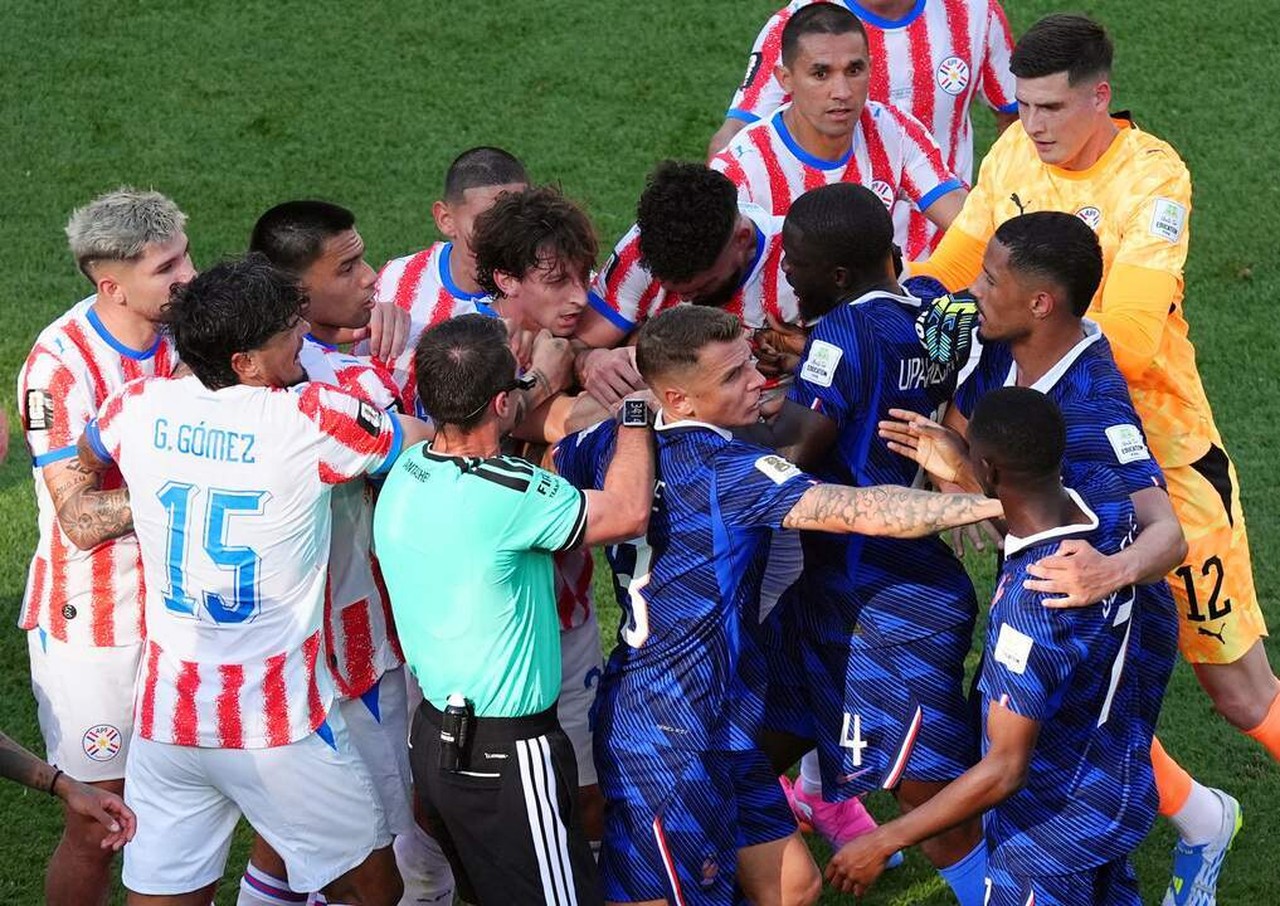 França supera retranca do Paraguai e garante vaga nas quartas de final