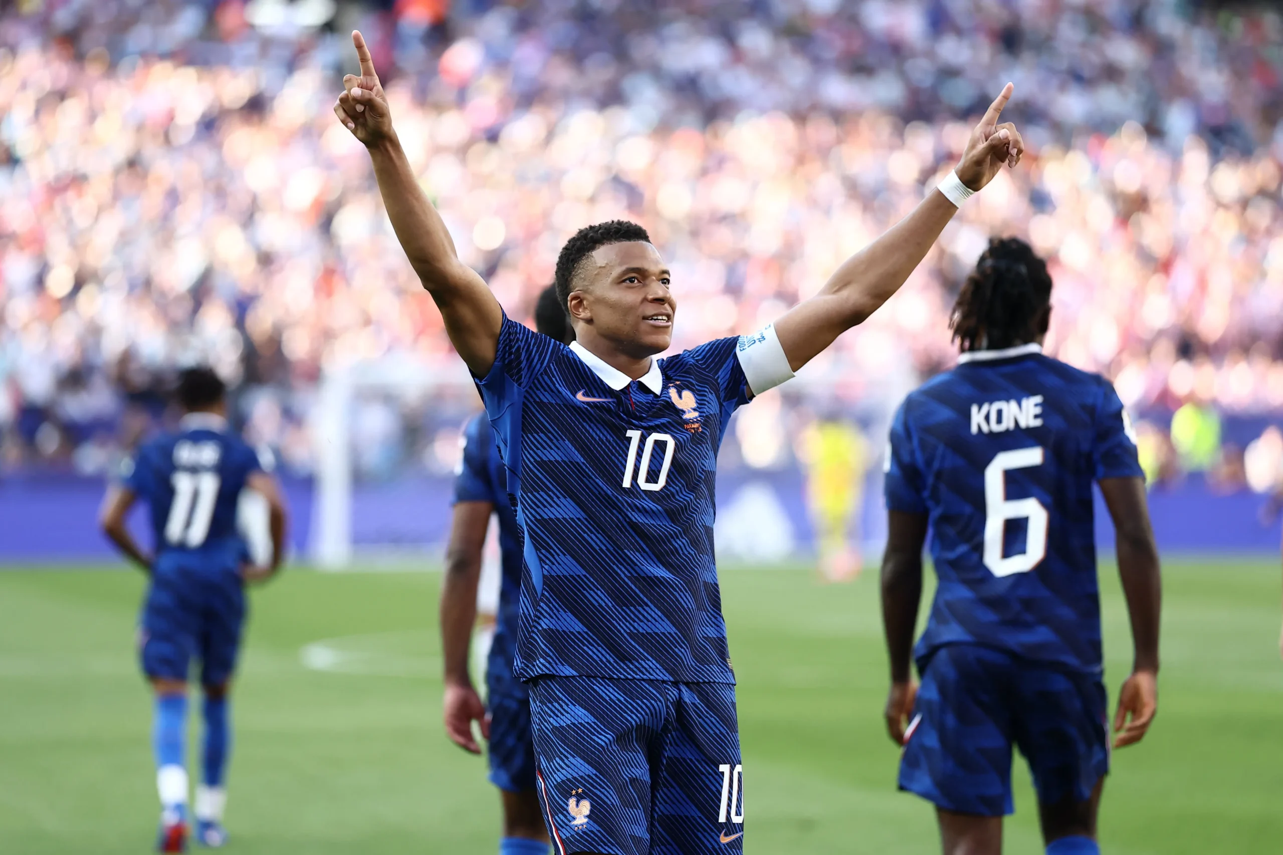 Mbappé celebra resiliência da França em vitória estratégica sobre o Paraguai