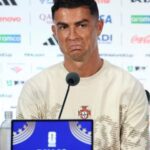 Cristiano Ronaldo confronta jornalistas em coletiva de imprensa antes de duelo