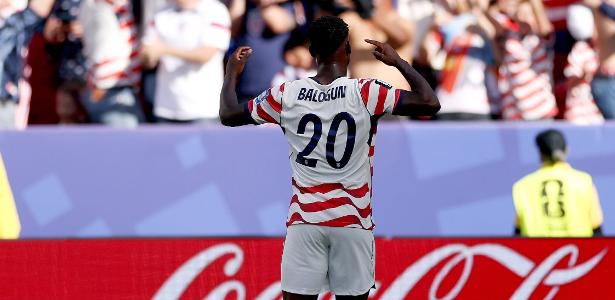 Fifa anula cartão vermelho de Balogun e atacante reforça Estados Unidos nas oitavas