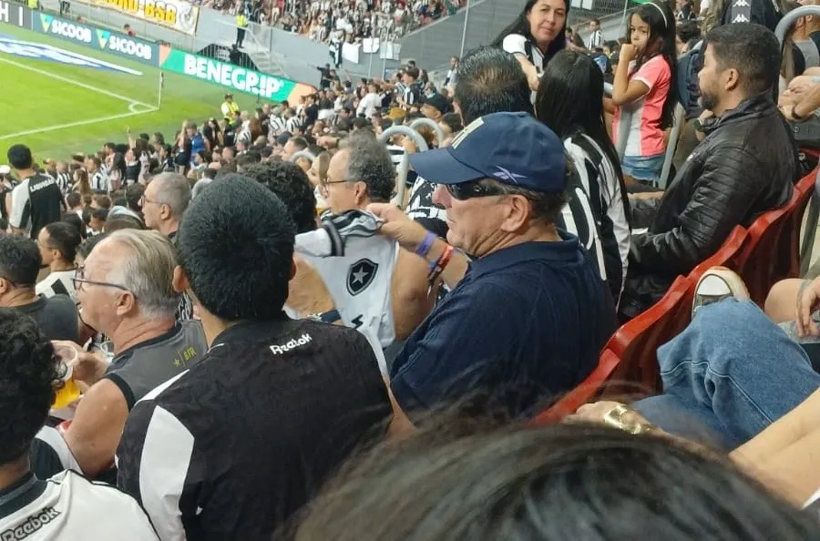 John Textor aborda relação com torcida do Botafogo e fala em superação