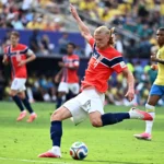 Haaland define faro de gol como dom divino após eliminar Brasil da Copa