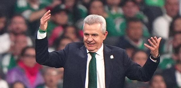 Javier Aguirre pede desculpas aos torcedores após eliminação do México na Copa