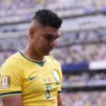 Casemiro se emociona após eliminação do Brasil na Copa do Mundo e lamenta o resultado