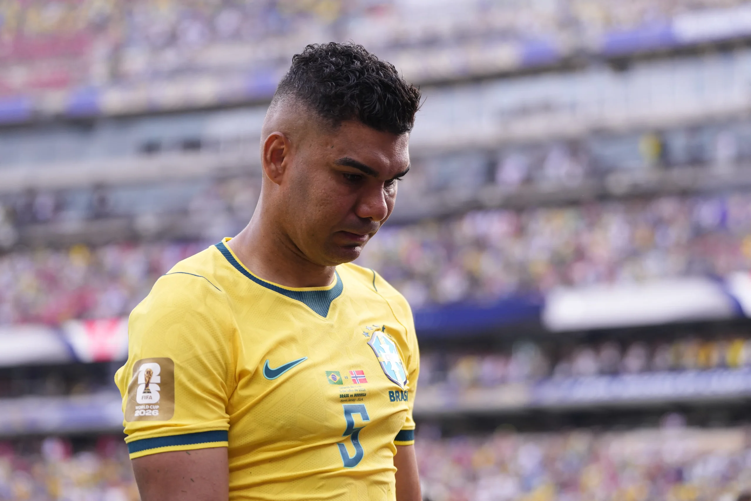 Casemiro se emociona após eliminação do Brasil na Copa do Mundo e lamenta o resultado