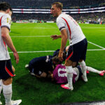 Lesão grave de Jordan Henderson no pulso esquerdo preocupa Inglaterra na Copa do Mundo
