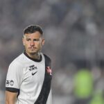 Vasco enfrenta indefinição contratual com quatro jogadores do elenco