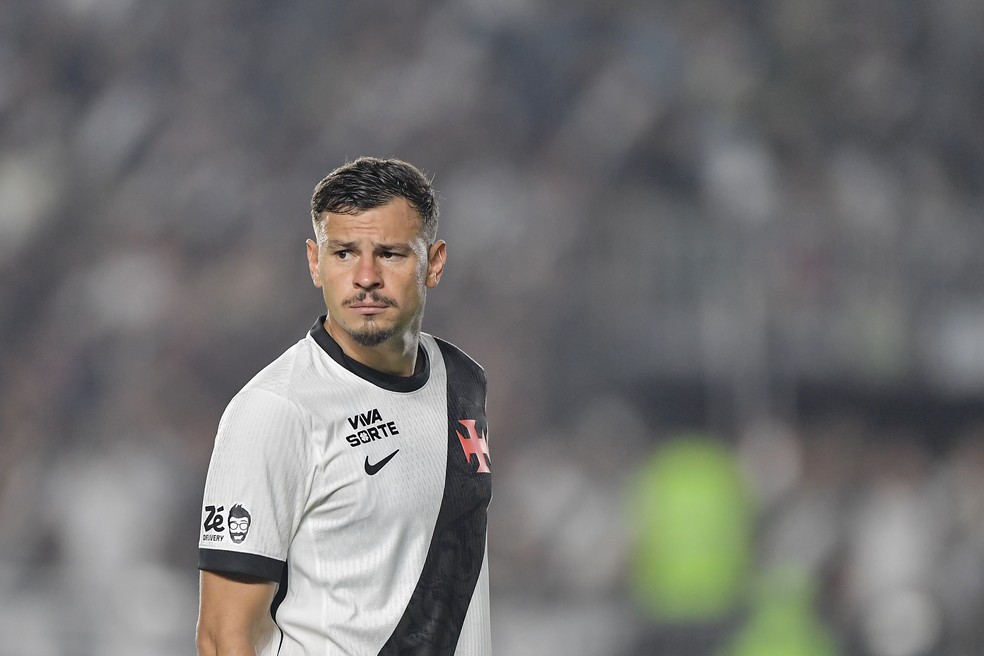 Vasco enfrenta indefinição contratual com quatro jogadores do elenco