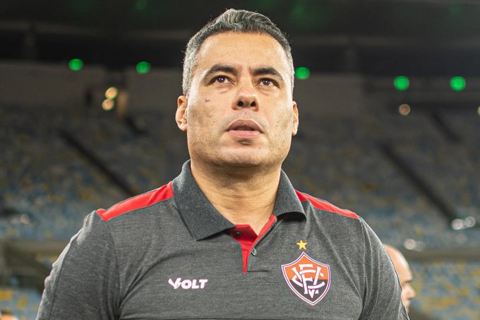Vitória descarta multa rescisória para Jair Ventura e garante permanência do técnico