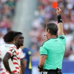 Anulação de cartão vermelho de Balogun pela FIFA gera forte condenação da UEFA