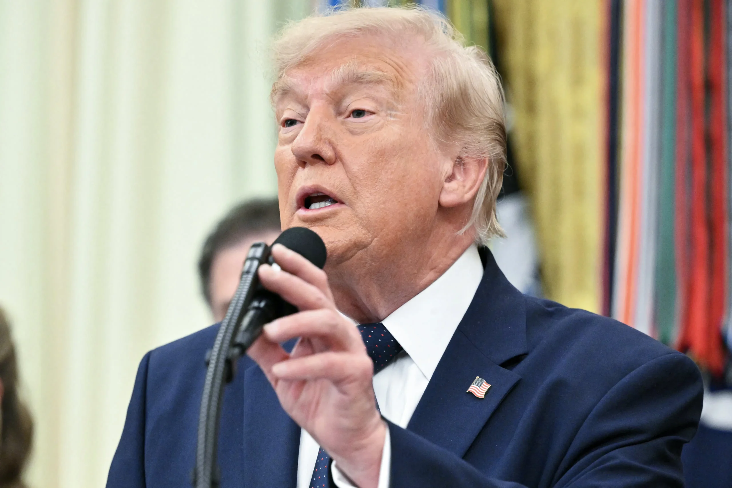 Trump solicita revisão de cartão vermelho da FIFA para Folarin Balogun
