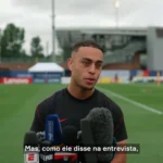 Dest defende Balogun e minimiza expulsão antes de confronto com a Bélgica
