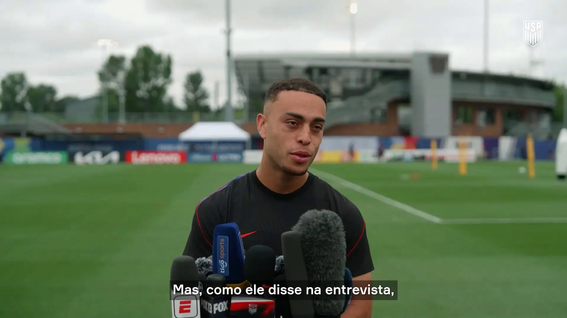Dest defende Balogun e minimiza expulsão antes de confronto com a Bélgica