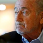 Joseph Blatter questiona integridade da Fifa após reversão de punição a Balogun