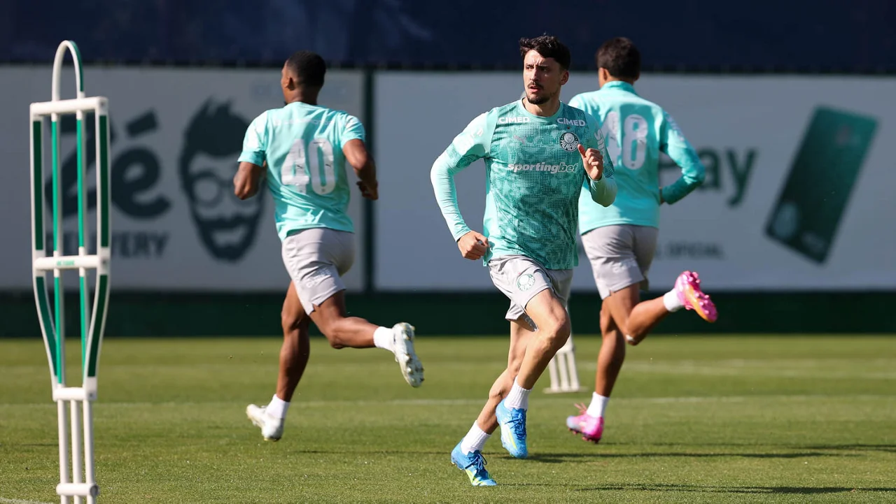 Palmeiras ganha reforço de uruguaios após retorno da Copa do Mundo
