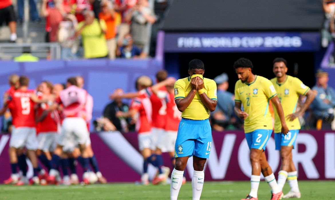 Eliminação do Brasil na Copa do Mundo gera críticas severas da imprensa internacional
