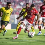 Vila Nova vence São Bernardo no apagar das luzes e reassume ponta da Série B