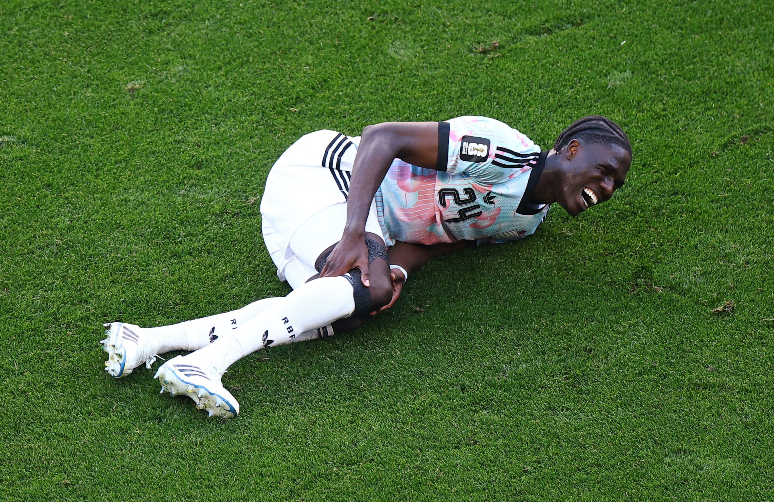 Onana sofre lesão e deixa gramado sob forte emoção contra os Estados Unidos