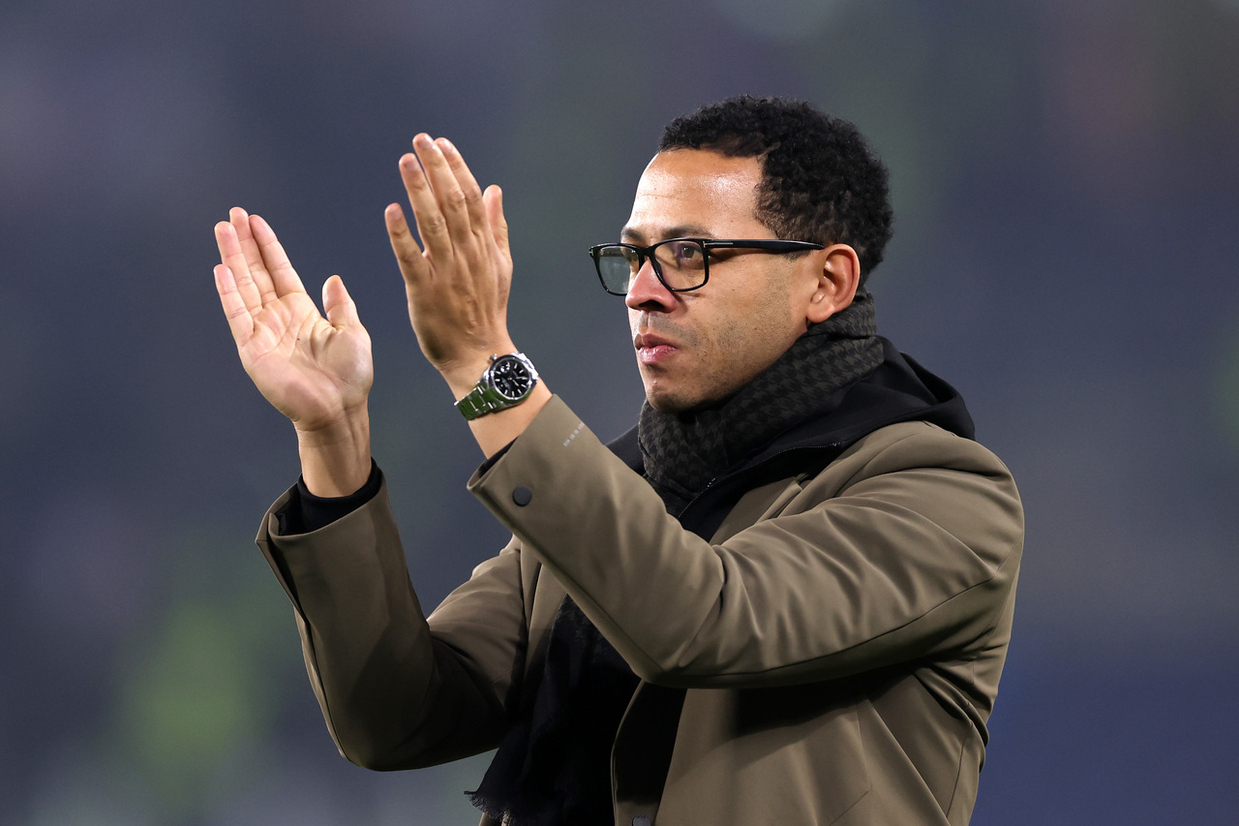Liam Rosenior assume comando técnico do Paris FC após saída do Chelsea