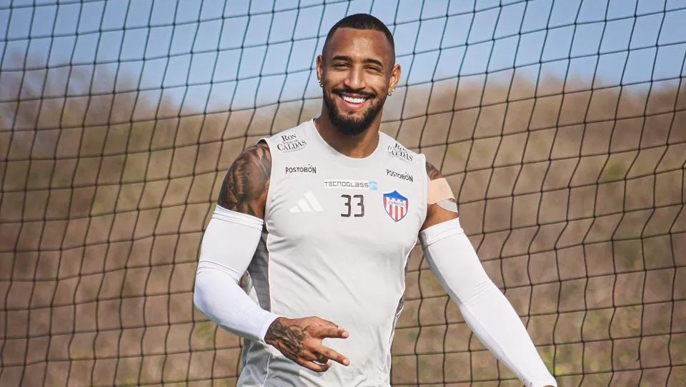 Botafogo investe US$ 800 mil na compra do zagueiro Lucas Monzón, que desembarca no Brasil