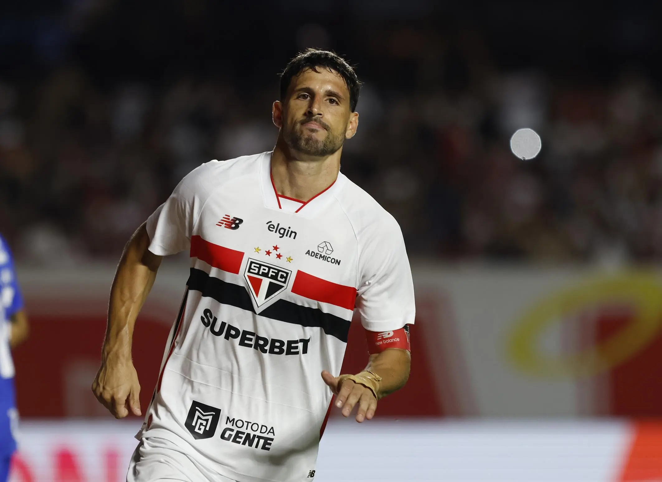 Negociação por renovação de Calleri trava após São Paulo oferecer valores menores