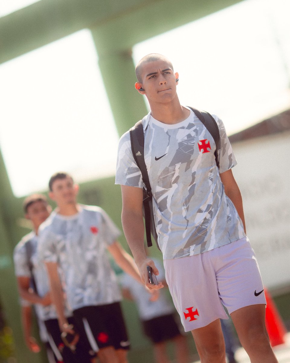 Jovens talentos do Vasco Sub-17 desembarcam no Nivaldão para confronto decisivo