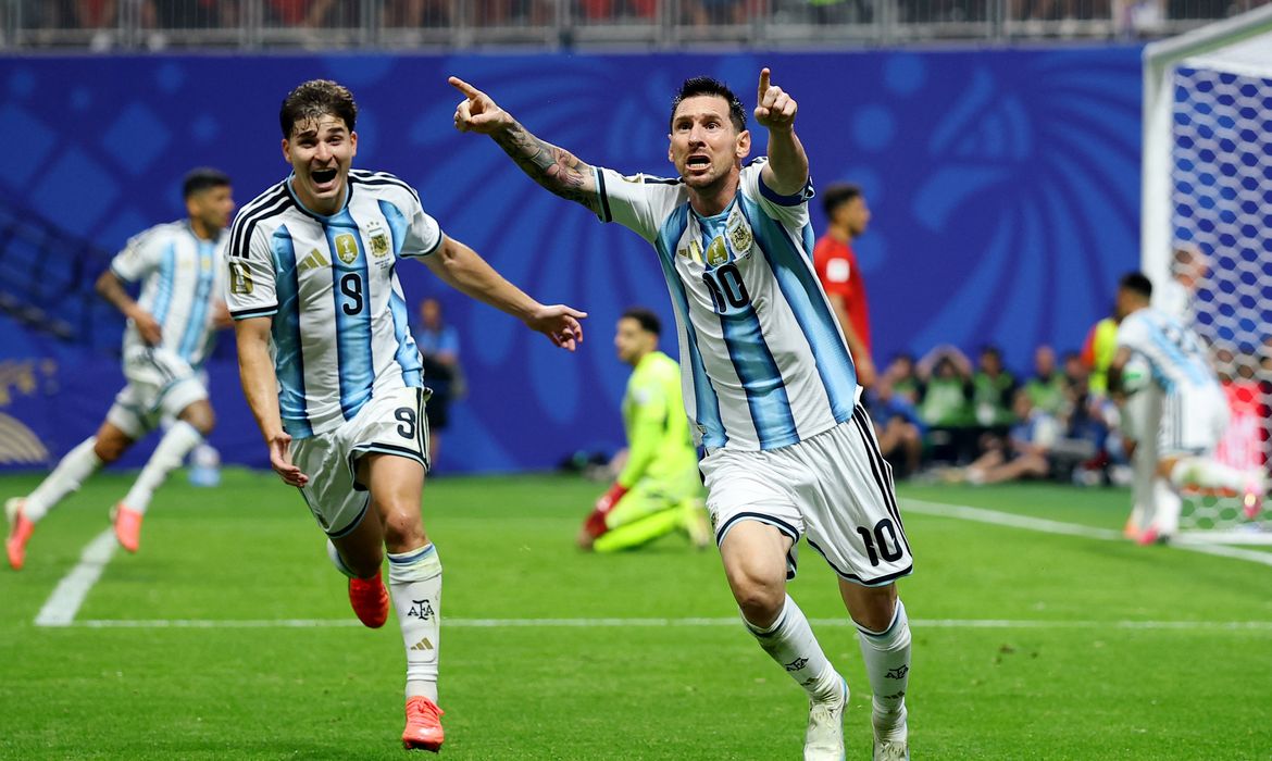 Argentina vira sobre o Egito e mantém vivo o sonho do tetracampeonato mundial