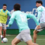 Palmeiras intensifica preparação com treinos em dois períodos e foco em Vitor Roque