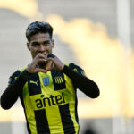 Peñarol garante permanência de Matías Arezo até 2029 após compra junto ao Grêmio por US$ 3 milhões