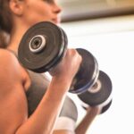 Dor no ombro após treino: como diferenciar lesão de fadiga muscular