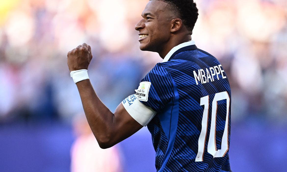 Copa do Mundo: gigantes caem, surpresas brilham e polêmicas marcam a fase decisiva