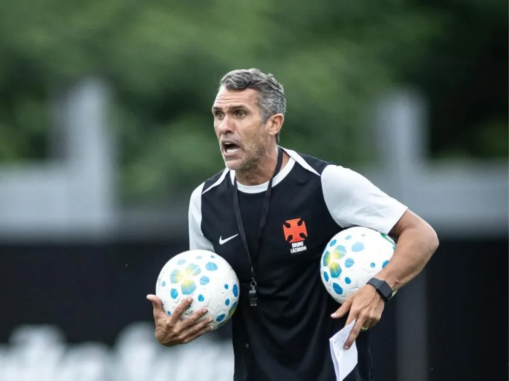 Vasco mantém Bruno Lazaroni no comando técnico para o confronto contra o Vitória