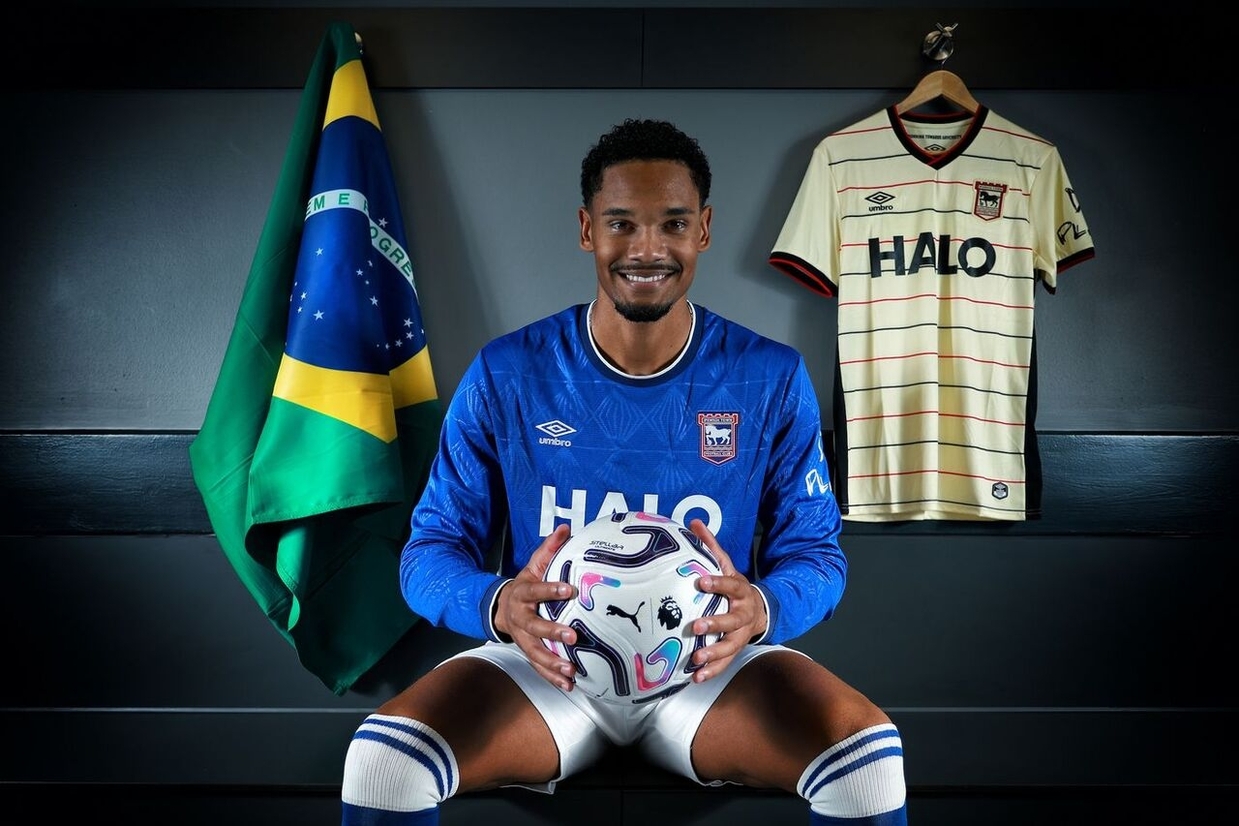 Ipswich Town oficializa contratação recorde do atacante brasileiro Emersonn