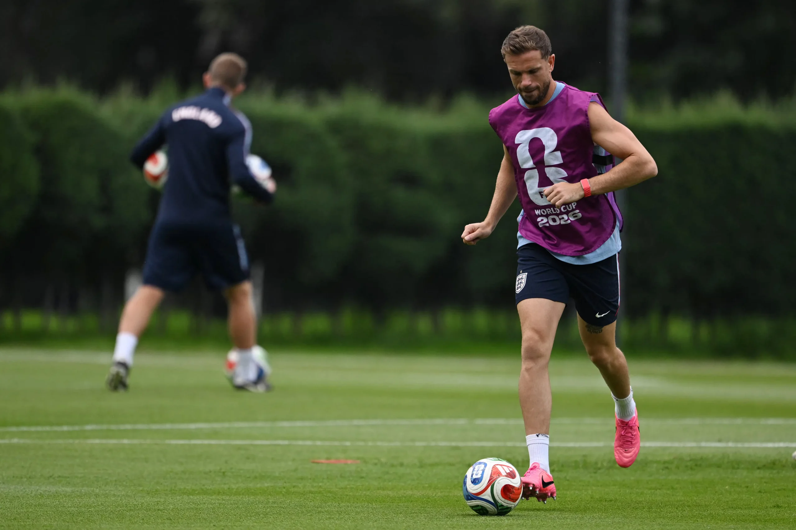 Cirurgia no braço tira Henderson das quartas da Copa após fratura em comemoração pela Inglaterra