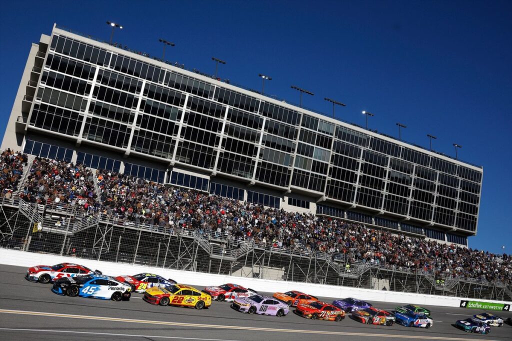 NASCAR acelera em Atlanta e Lime Rock com transmissão exclusiva