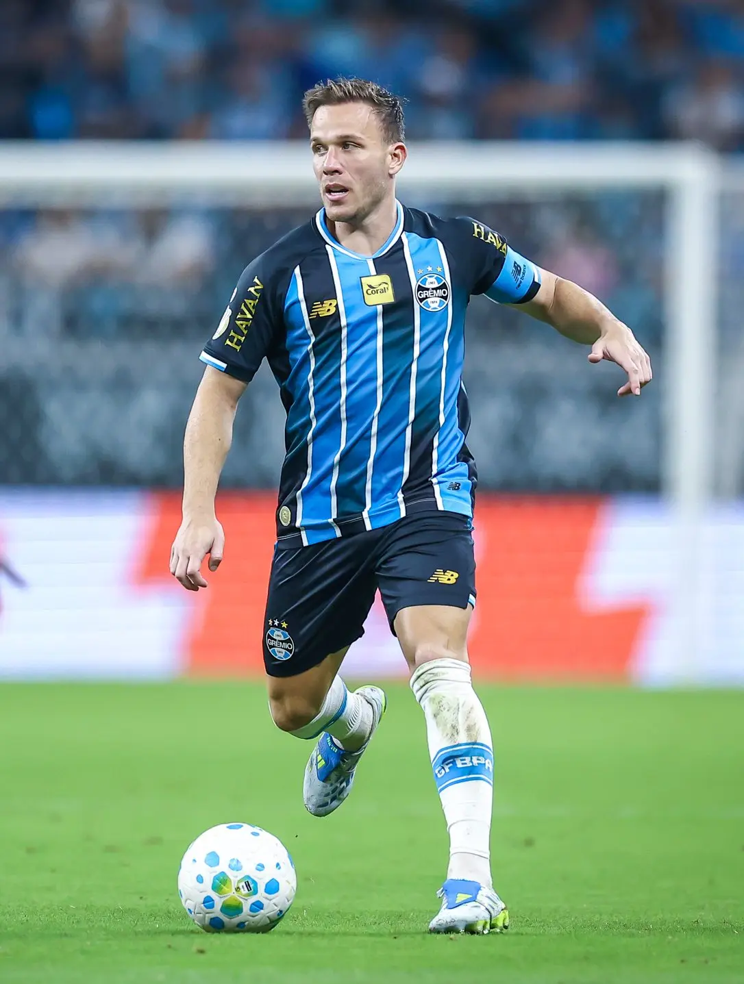 Arthur entra no radar do Corinthians mas negociação enfrenta obstáculo financeiro