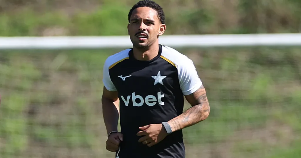 Botafogo nega débitos com Vitinho e rebate programa jornalístico
