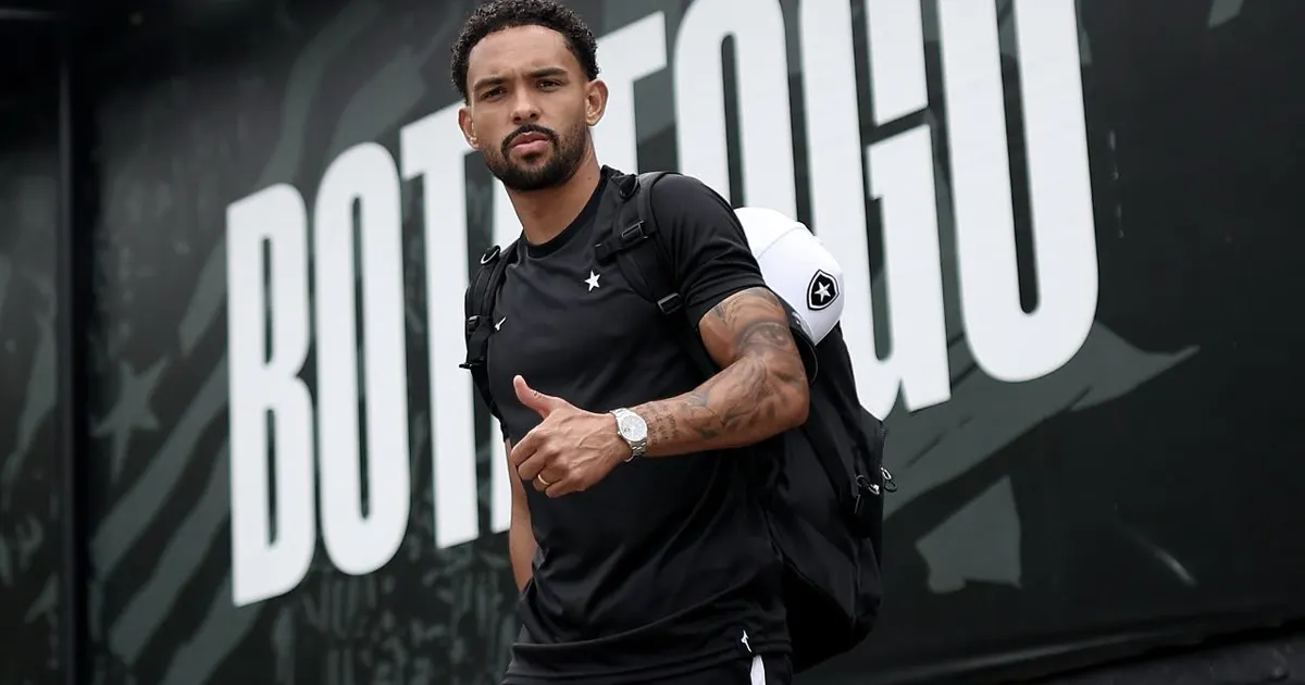 Vitinho e Botafogo negam pendências financeiras e reforçam foco no Brasileirão
