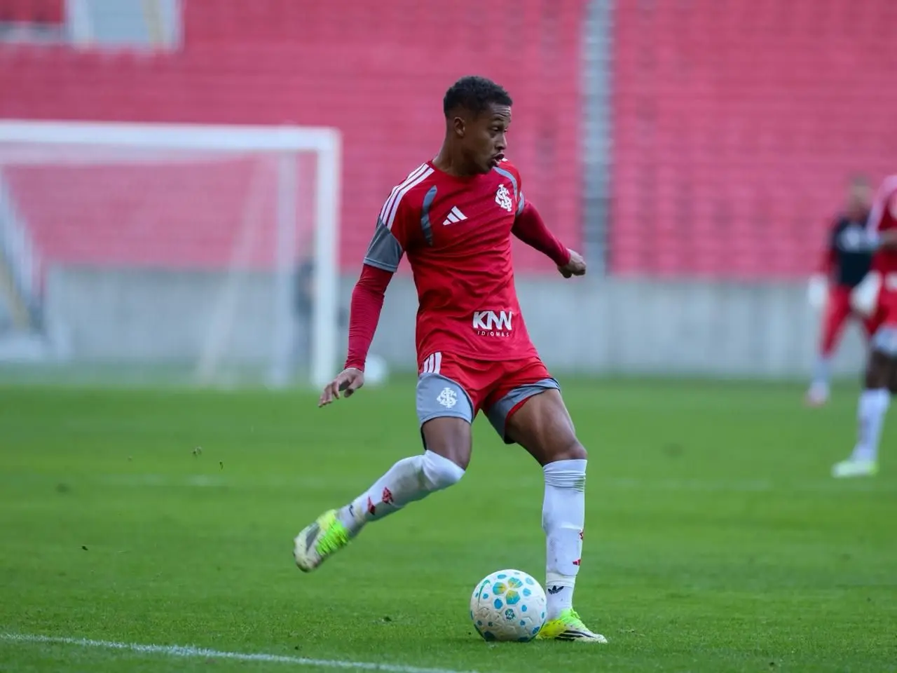 Internacional avança na intertemporada com vitória sobre equipe uruguaia
