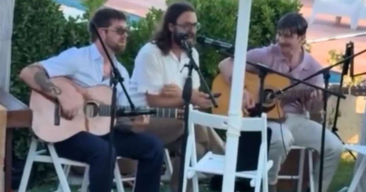 Title Fight: membros da banda se reúnem para apresentação acústica em casamento