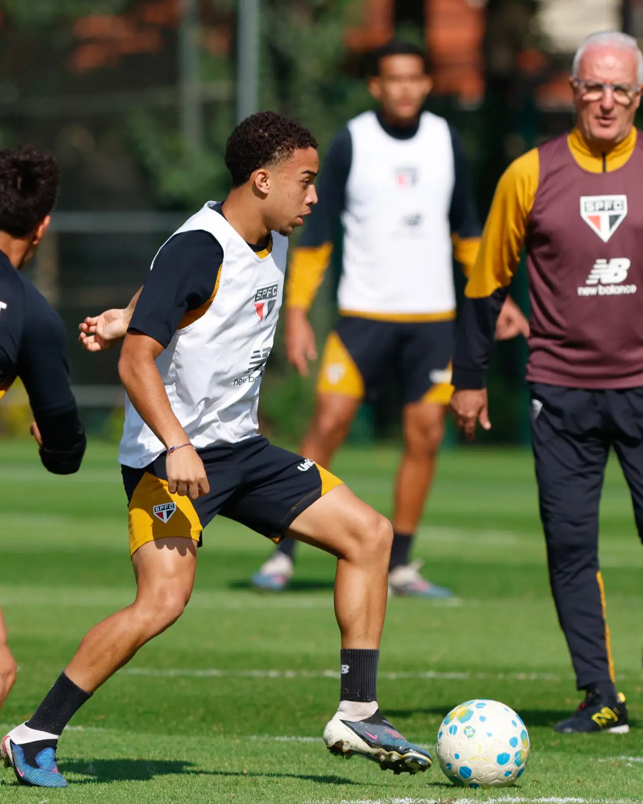 São Paulo intensifica trabalho ofensivo durante período de intertemporada