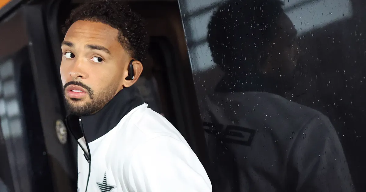 Jornalista reitera pendências financeiras do Botafogo com Vitinho e interesse do lateral em negociação