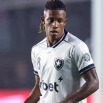 Danilo define futuro no Botafogo enquanto Palmeiras prepara oferta milionária