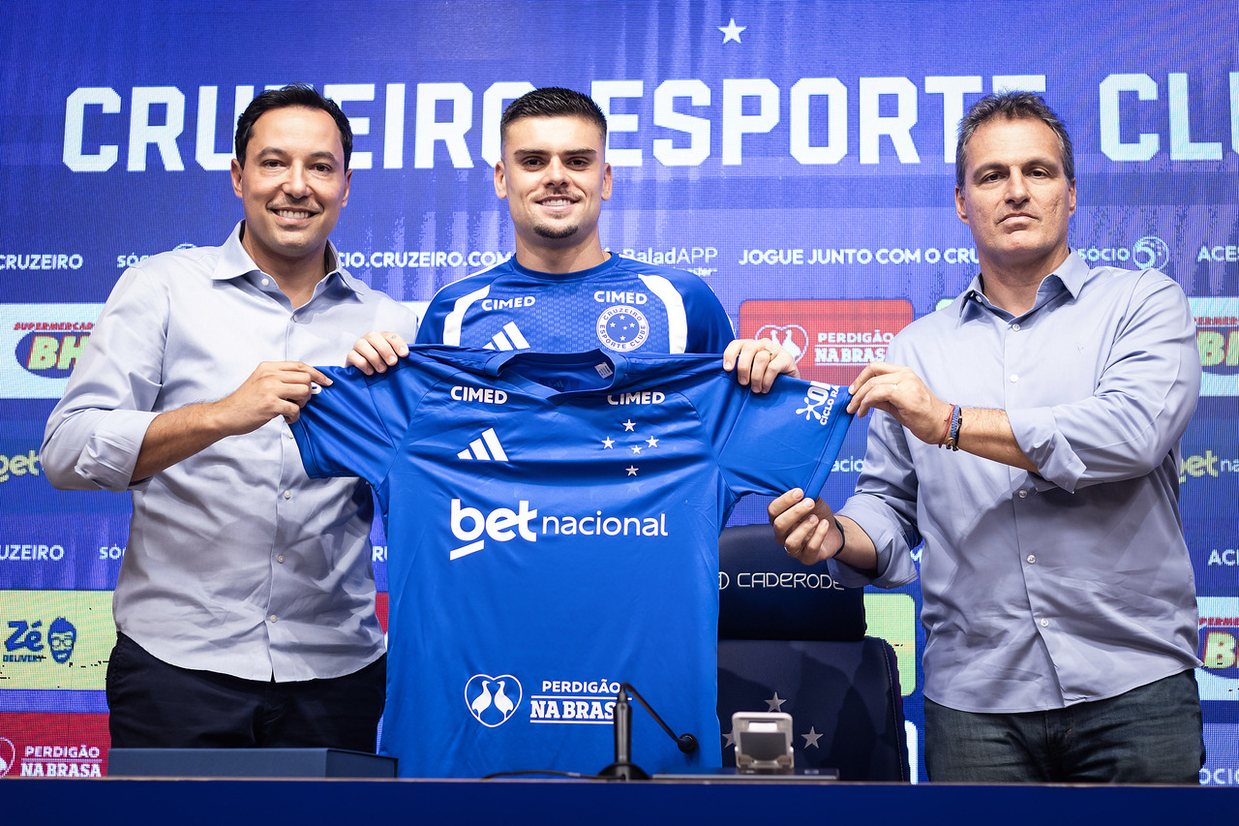 Gabriel Pec é apresentado pelo Cruzeiro e projeta retorno ao futebol brasileiro