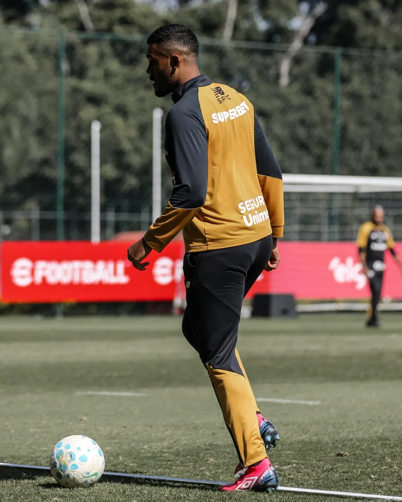 Sabino evolui em recuperação enquanto São Paulo intensifica ajustes defensivos
