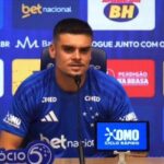 Gabriel Pec recebe mensagem emocionante de pequeno torcedor em apresentação no Cruzeiro